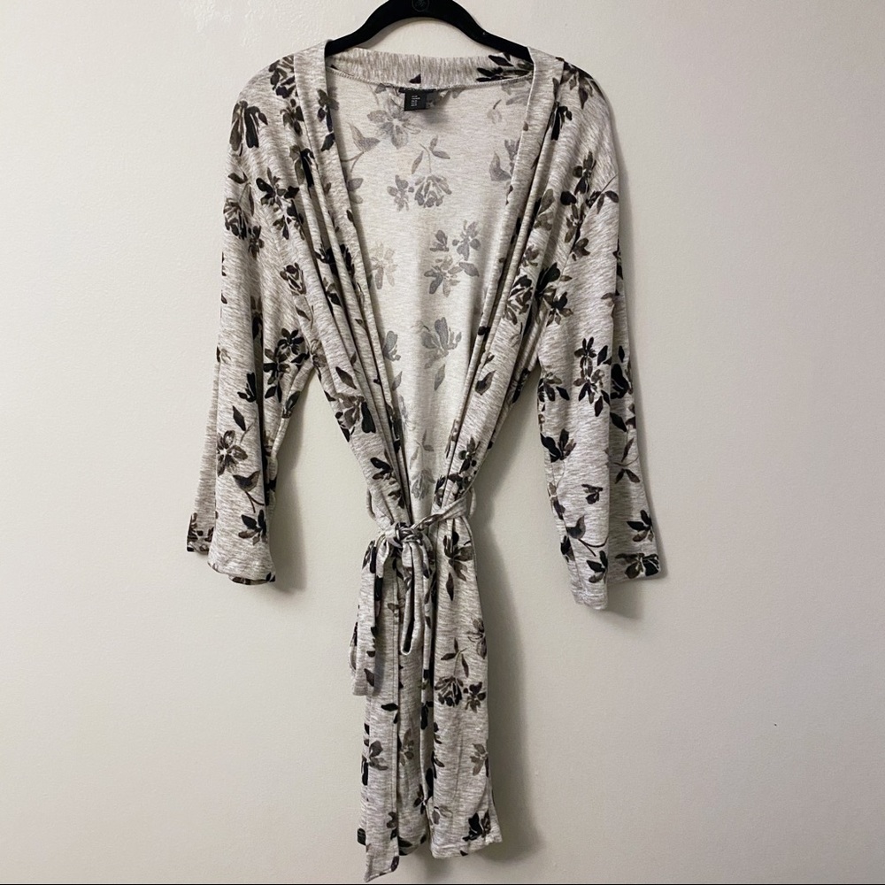 Tahari Gray Floral Robe